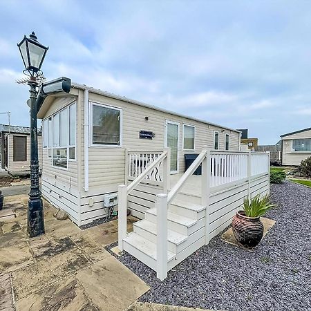 Lovely 6 Berth Caravan With Decking And Wifi In Kent, Ref 47017C Hotel Whitstable Exterior photo