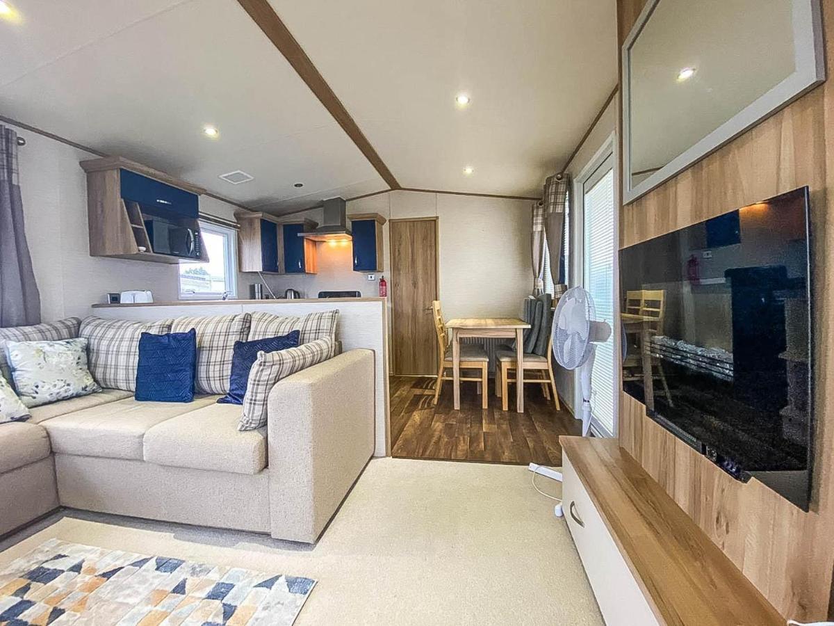 Lovely 6 Berth Caravan With Decking And Wifi In Kent, Ref 47017C Hotel Whitstable Exterior photo