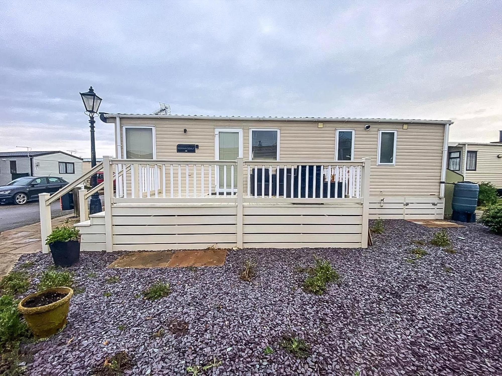 Lovely 6 Berth Caravan With Decking And Wifi In Kent, Ref 47017C Hotel Whitstable Exterior photo
