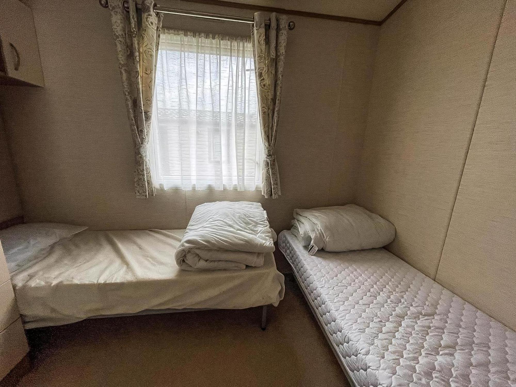 Lovely 6 Berth Caravan With Decking And Wifi In Kent, Ref 47017C Hotel Whitstable Exterior photo