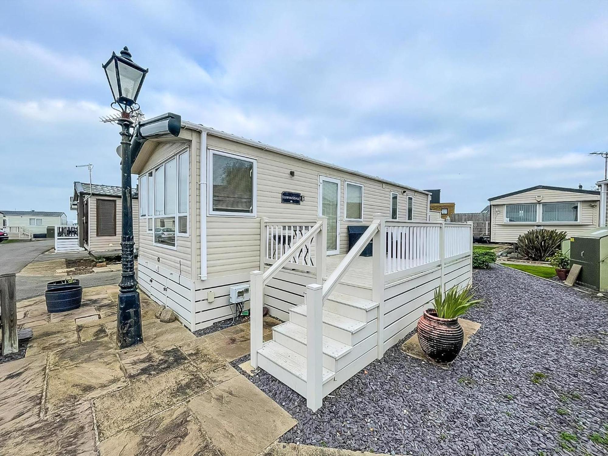 Lovely 6 Berth Caravan With Decking And Wifi In Kent, Ref 47017C Hotel Whitstable Exterior photo